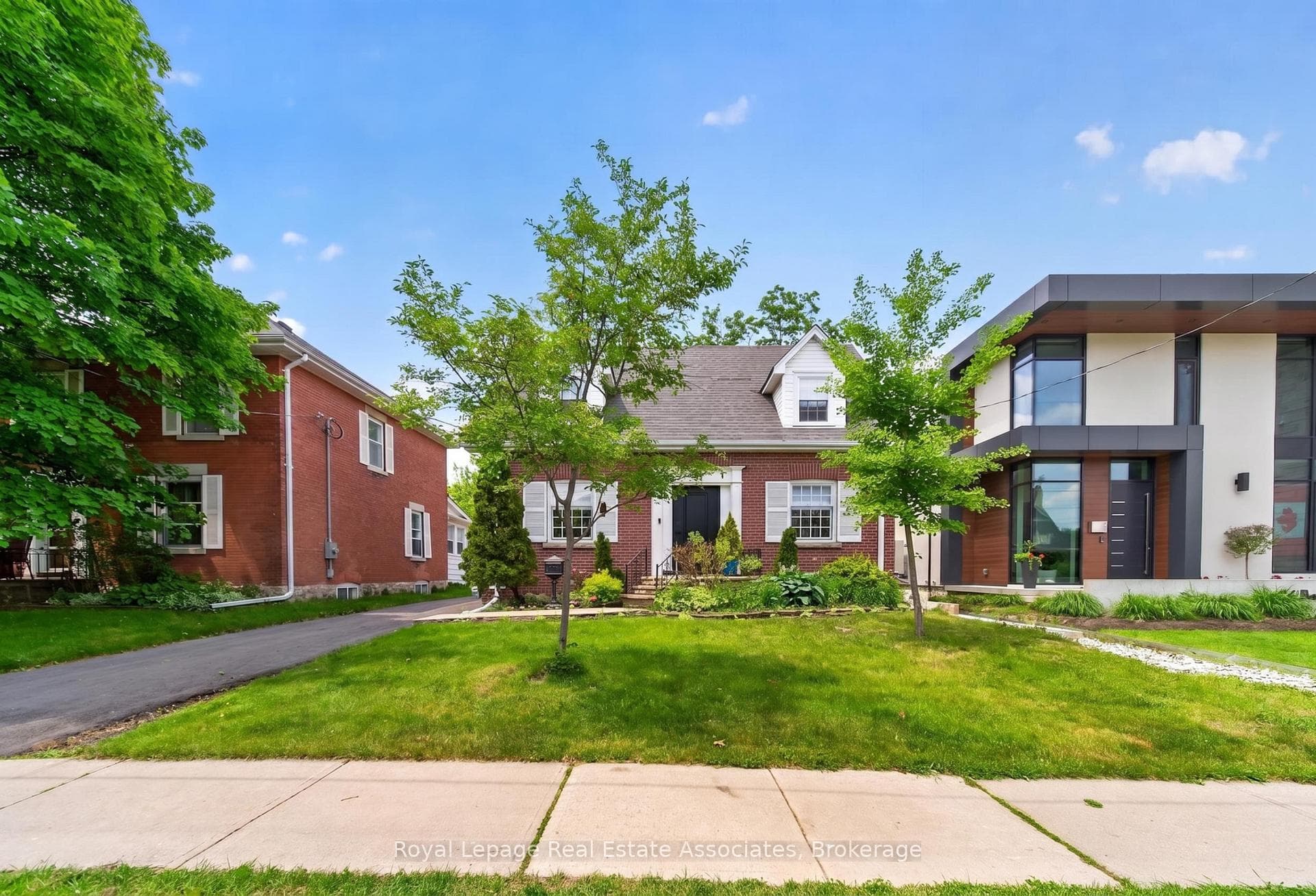24 Peel Avenue photo 2