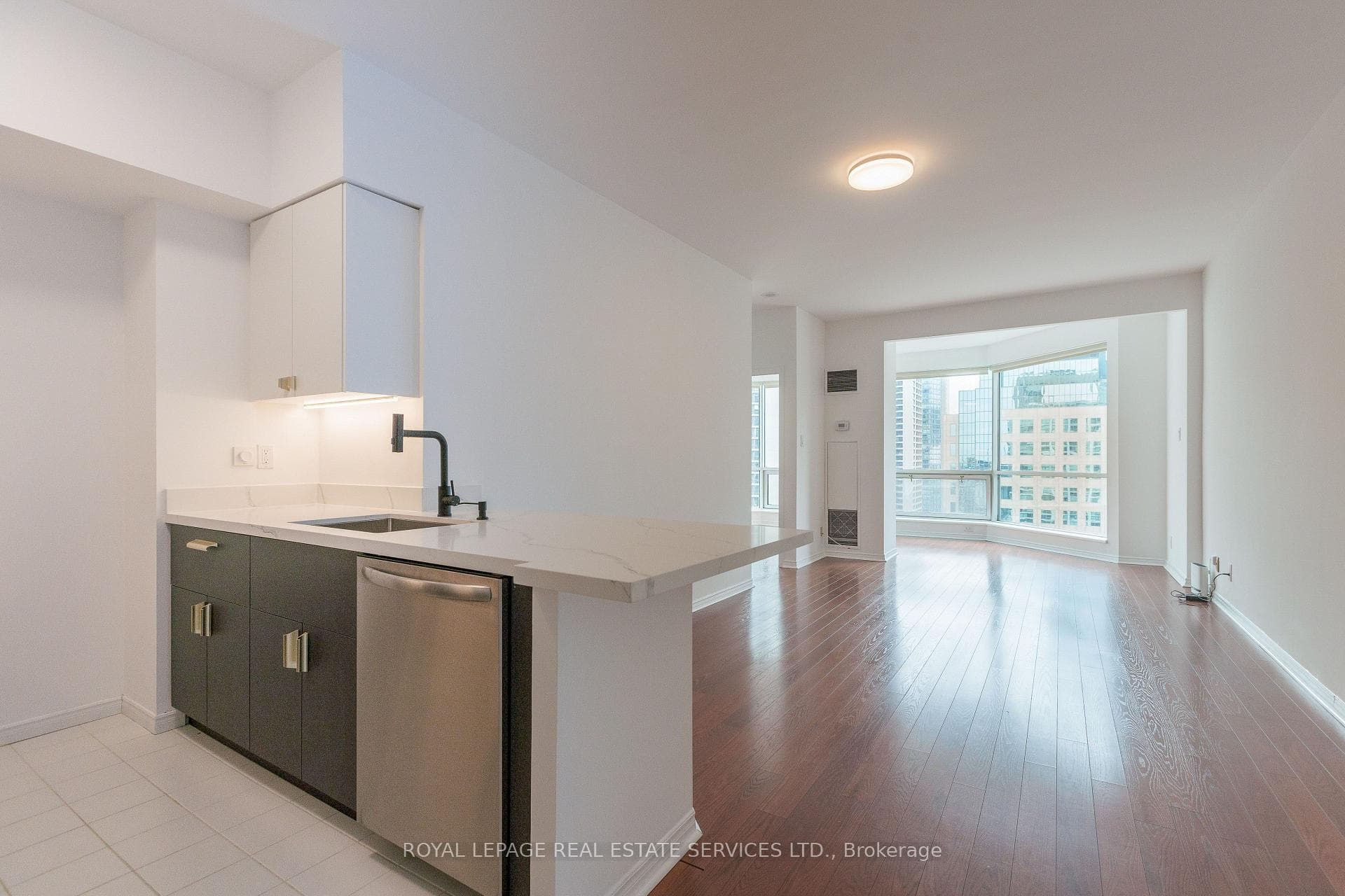 10 Queens Quay Unit 2207 photo 8
