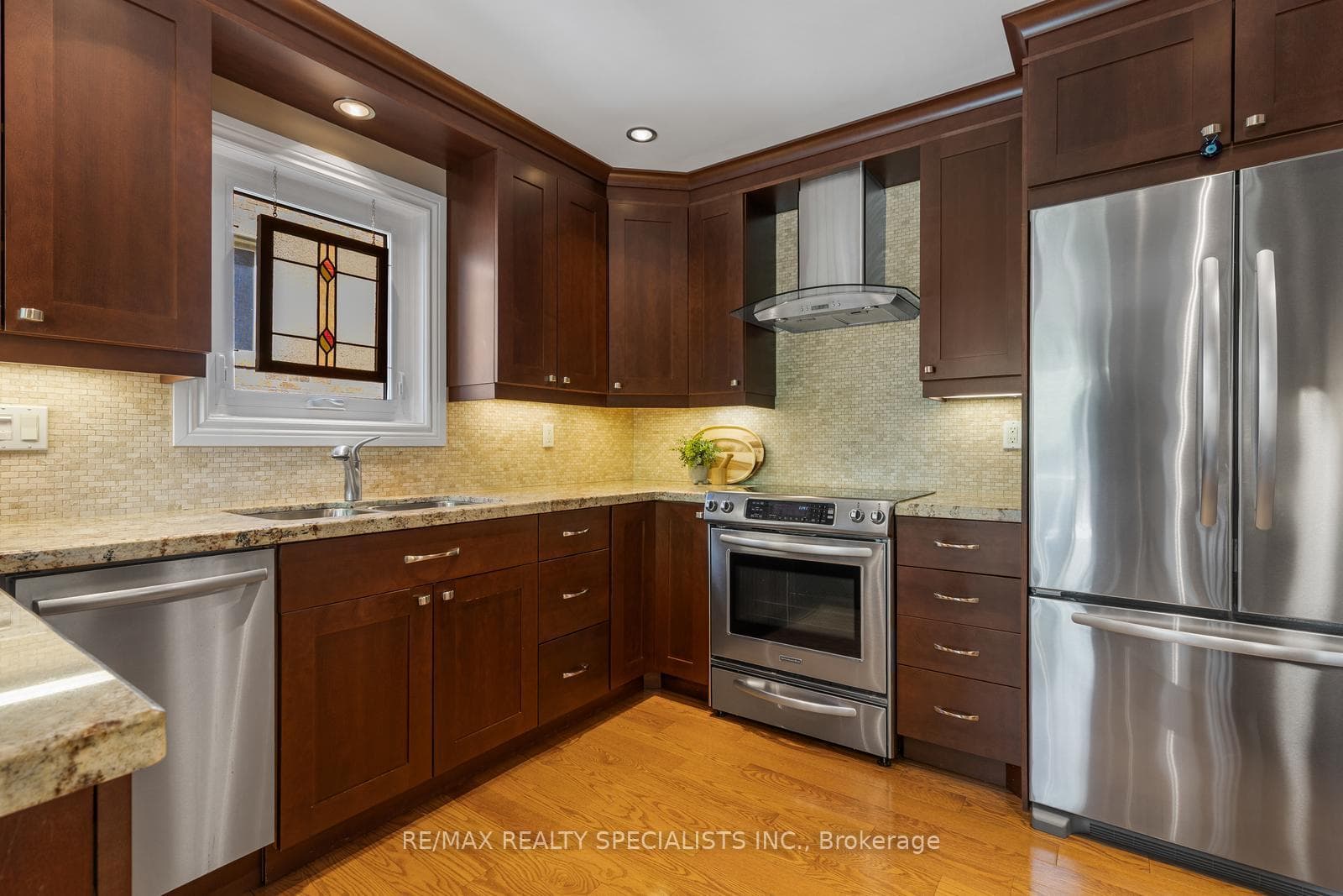 Upgraded Stainless Steel Appliances