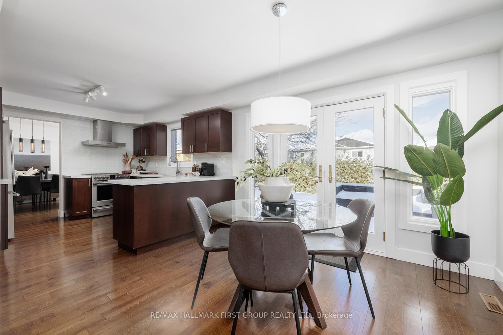 222 Bassett Boulevard photo 6