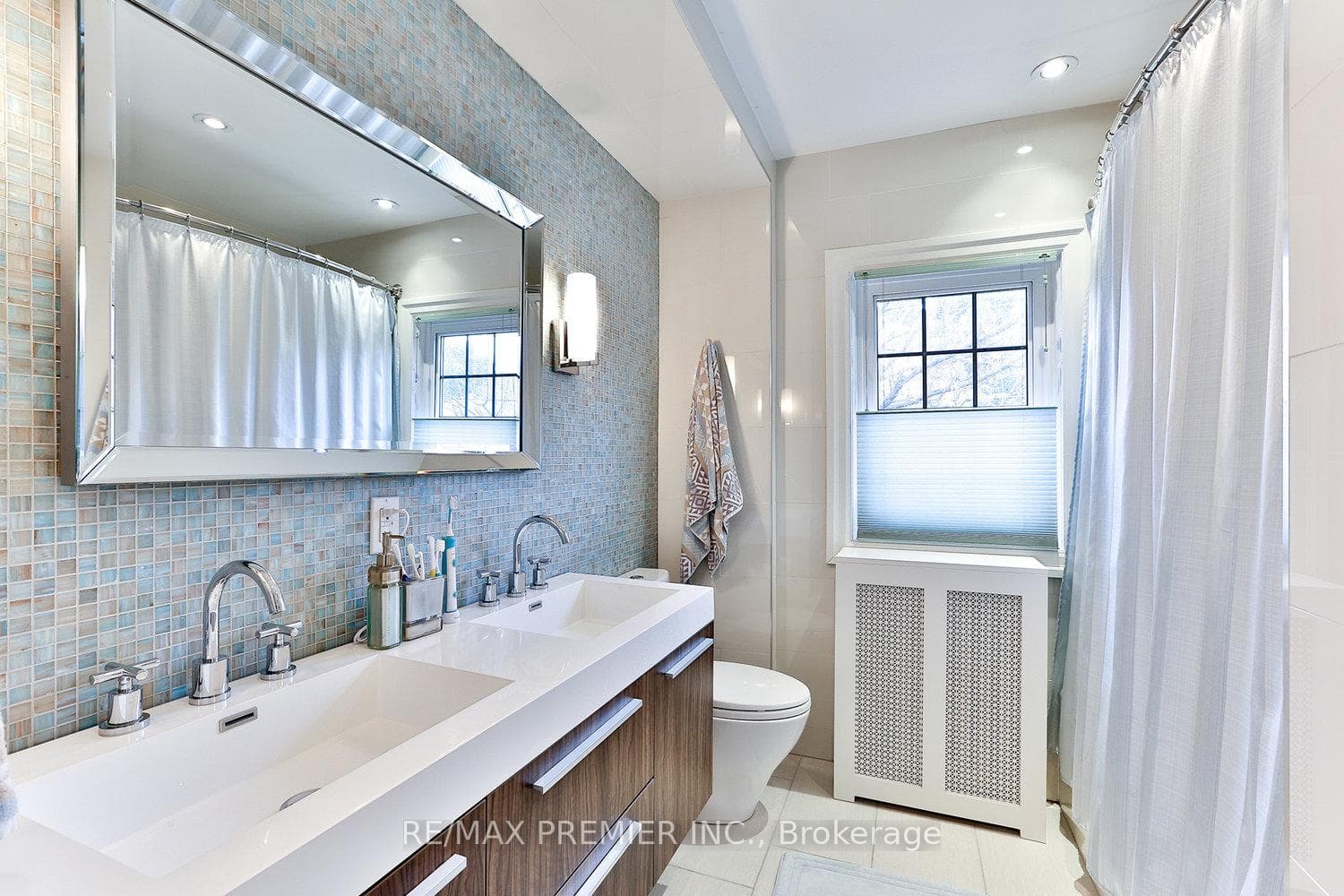 684 Eglinton Avenue photo 24