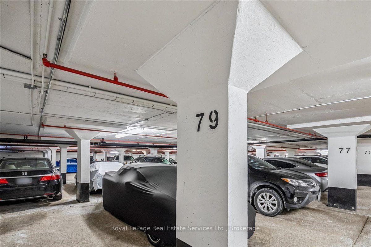966 Inverhouse Drive Unit 812 photo 38