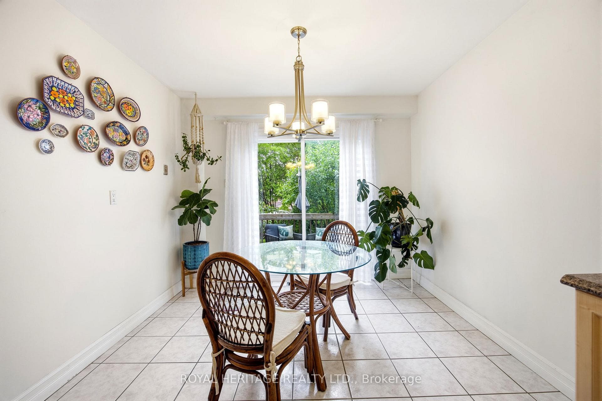 Eat-in Kitchen