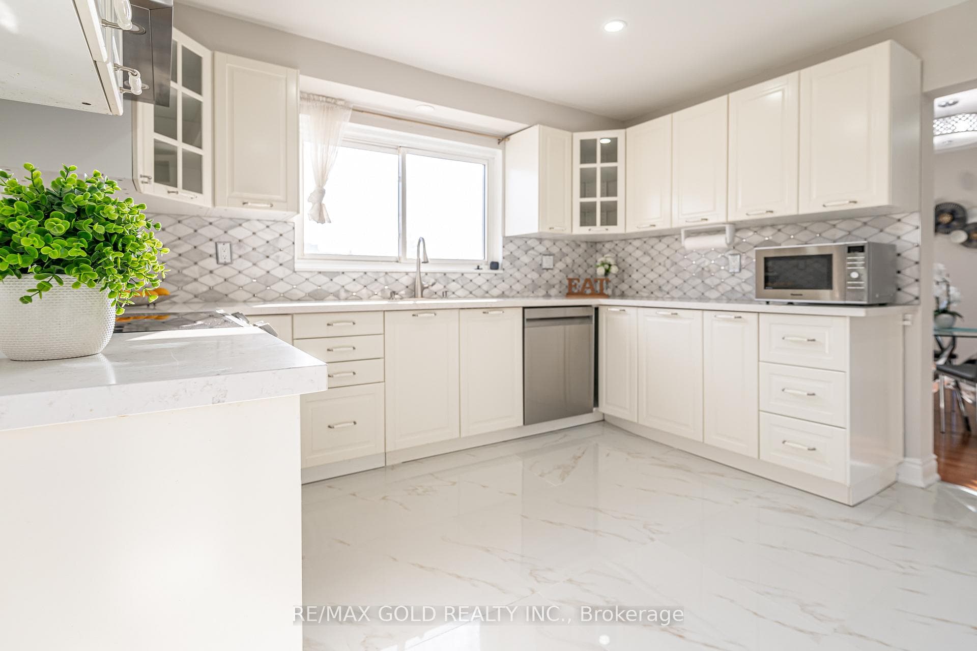 9 Dalton Place photo 13