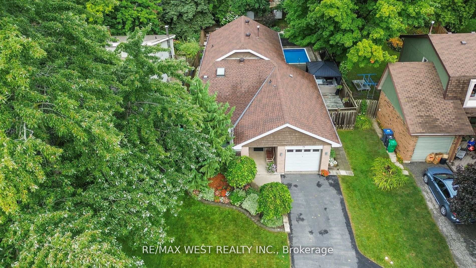 34 Lorraine Crescent photo 5