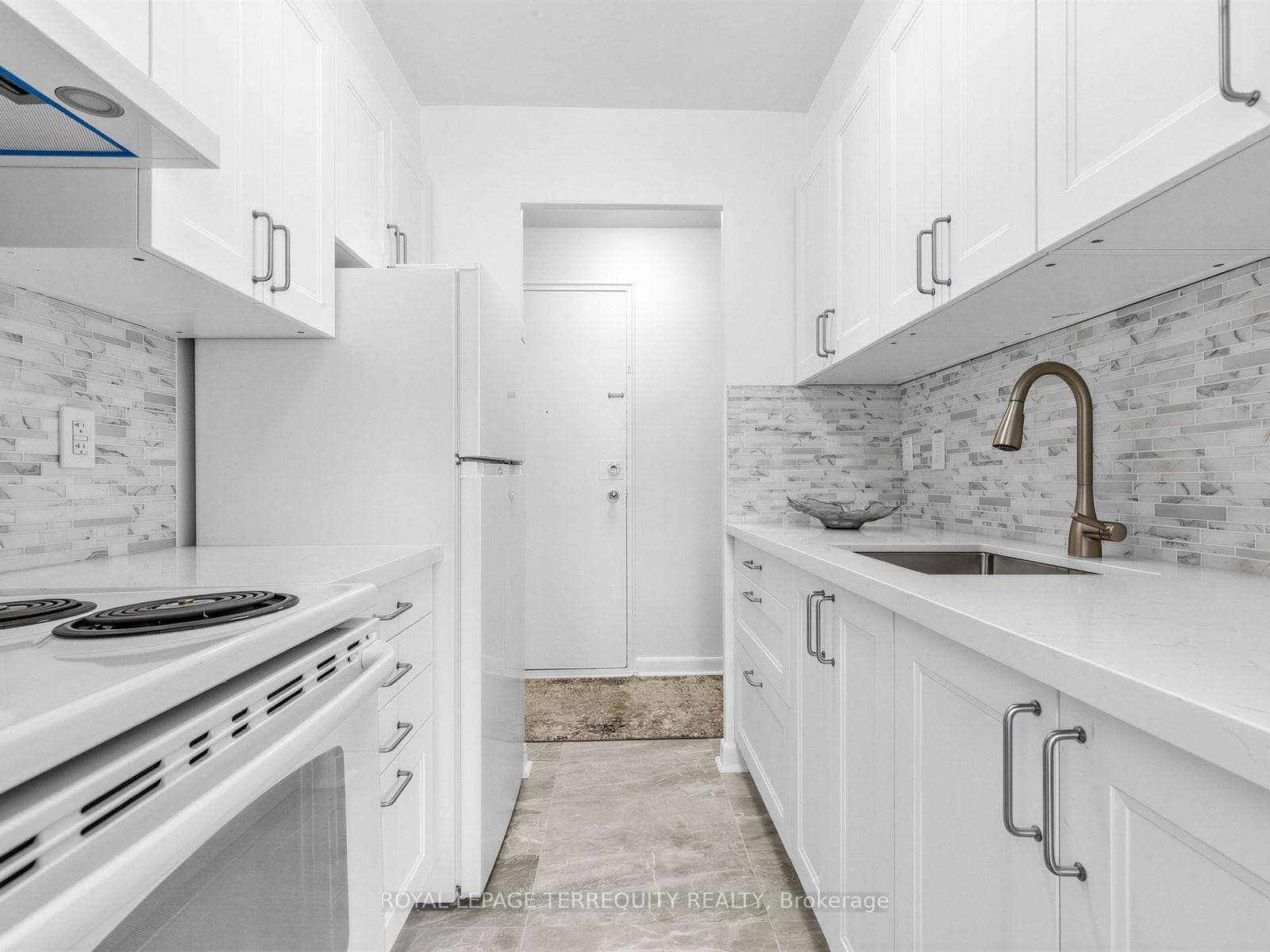 8 Kingsbridge Court Unit 404 photo 10