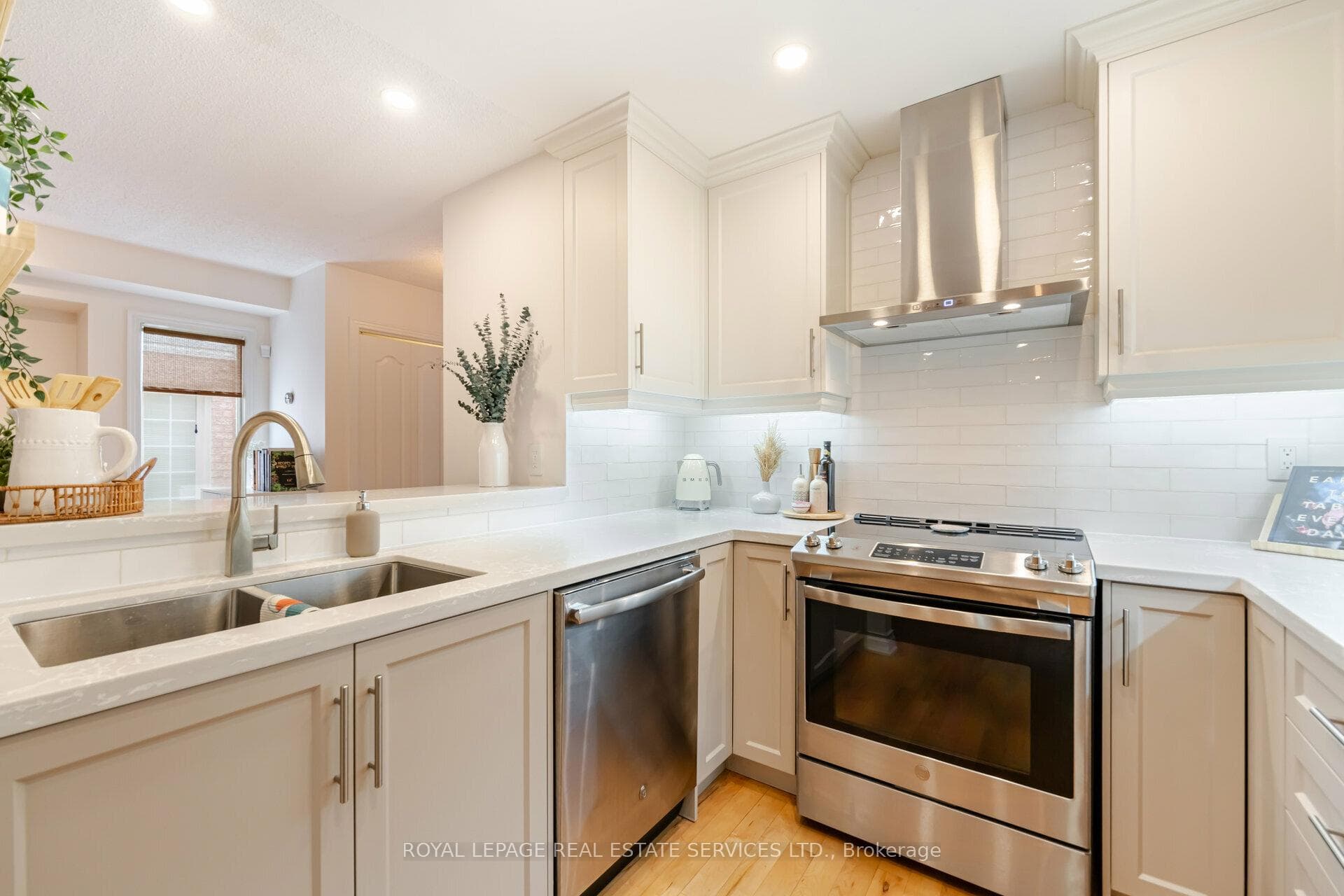 10 Harnesworth Crescent photo 12