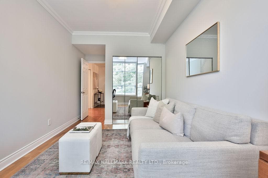 2511 Bloor Street Unit 203 photo 31