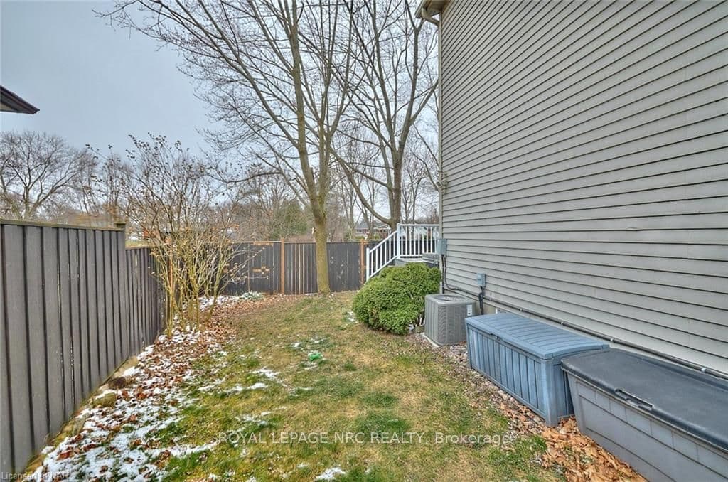 8605 BELL Crescent photo 9