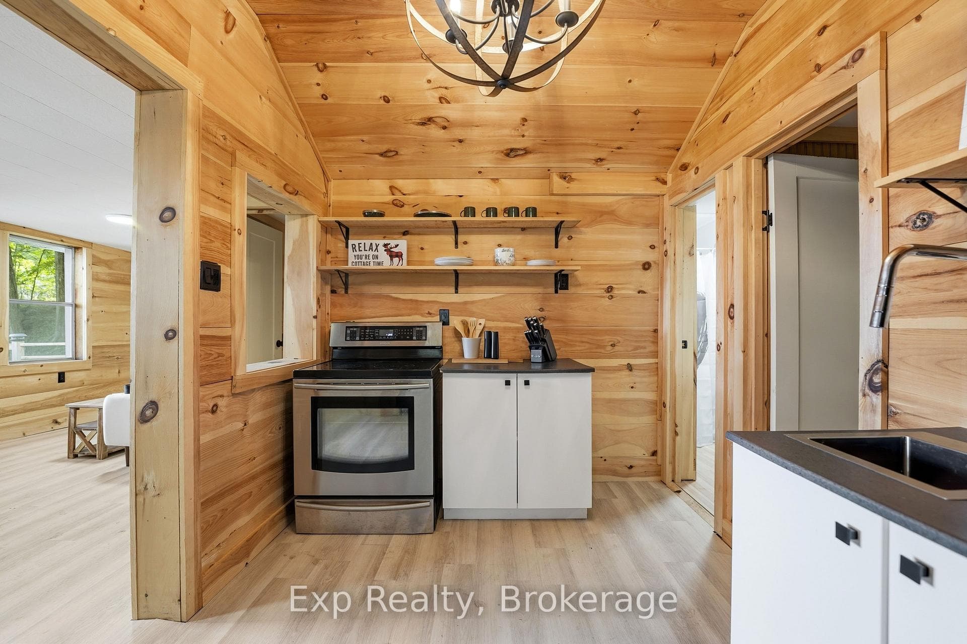 2077 Hambly Lane photo 18