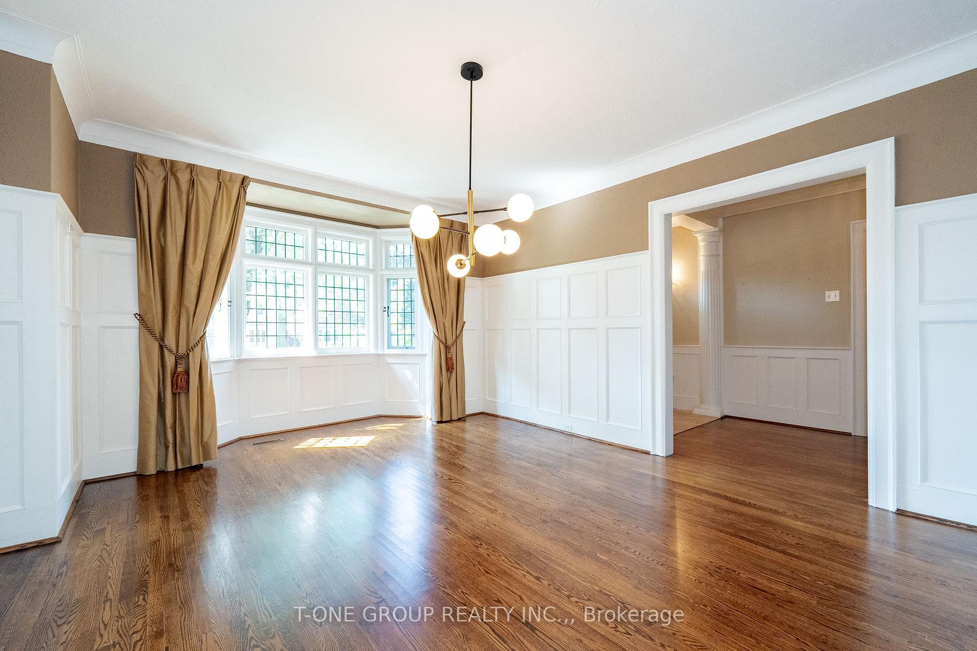 80 Douglas Drive photo 4