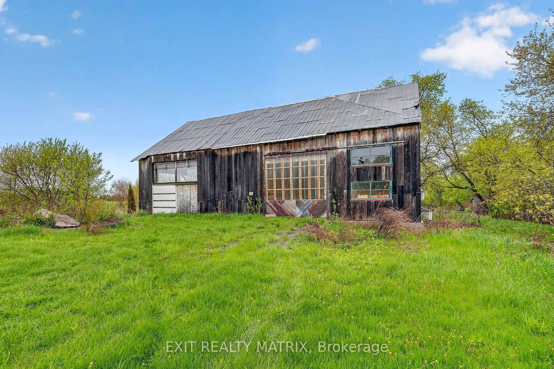 Barn w/ loft storage, workshop, separate lane, etc