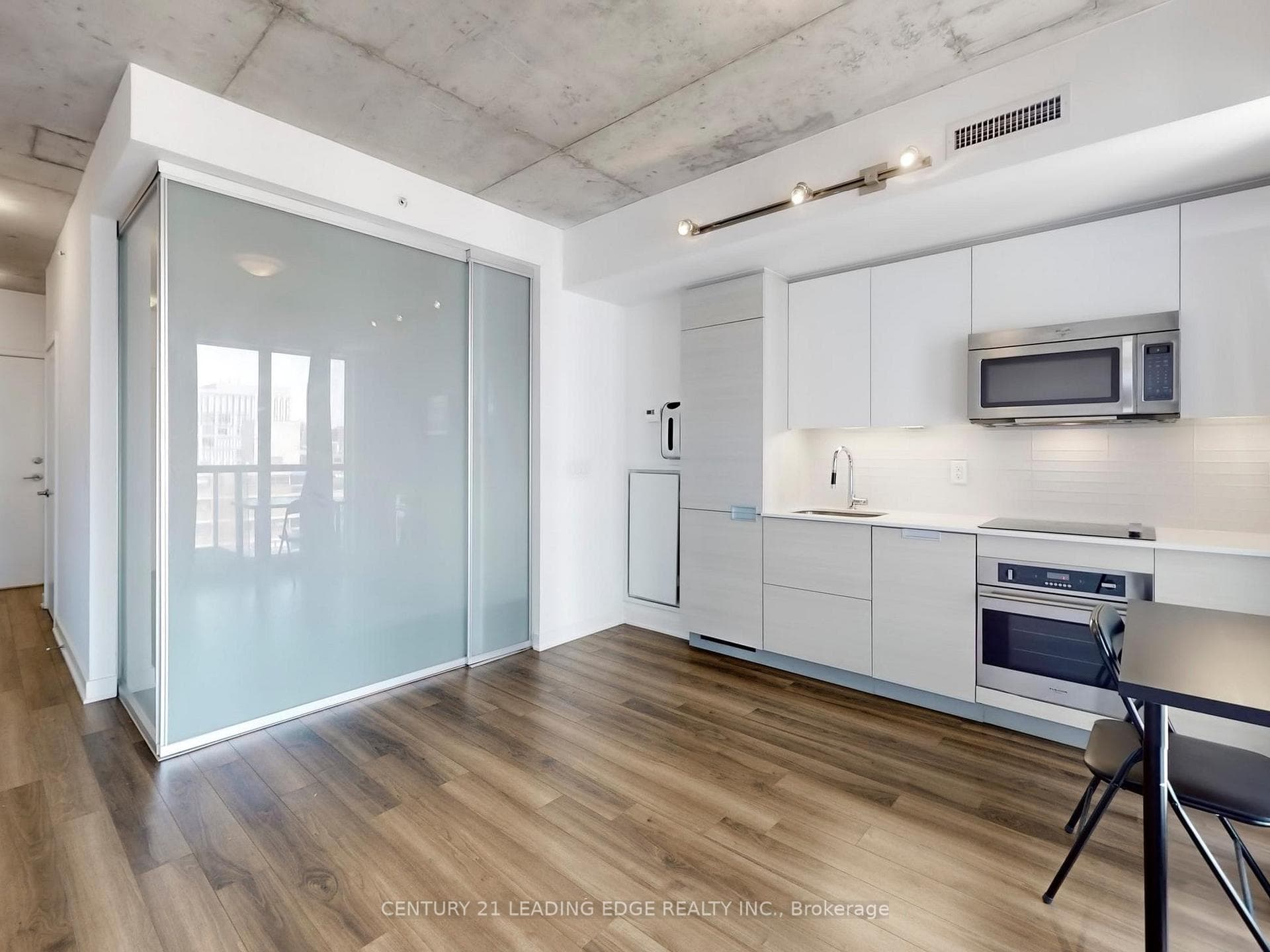 210 Simcoe Street Unit 1012 photo 4