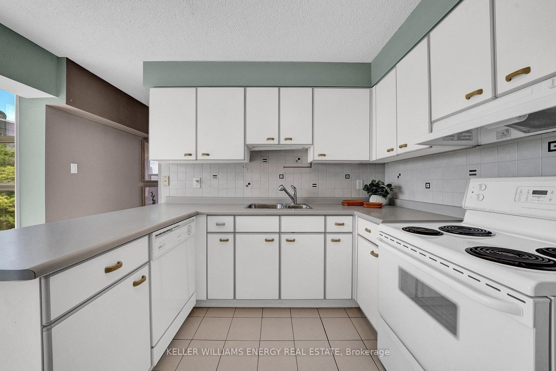 80 Athol Street Unit 302 photo 9