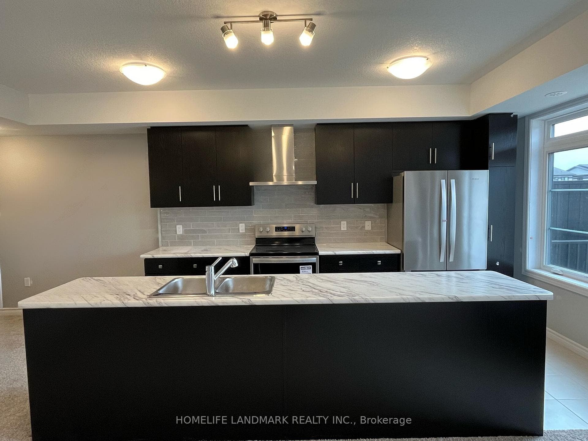 8 Lomond Lane photo 1