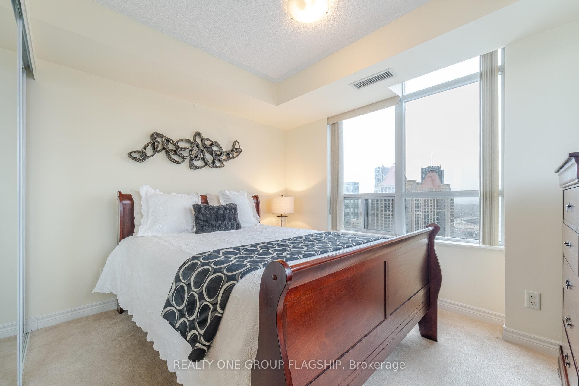 310 Burnhamthorpe Road Unit 3006 photo 22