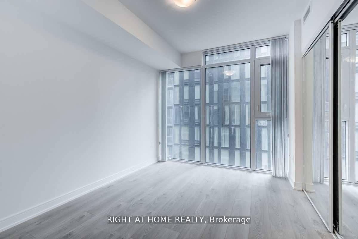 50 Wellesley Street Unit 1502 photo 9