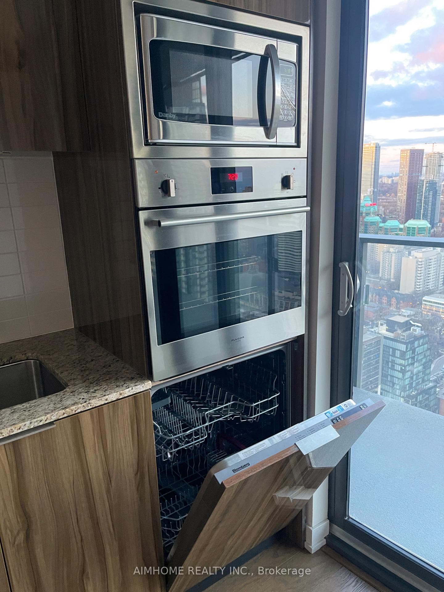 11 Wellesley Street Unit 4213 photo 8