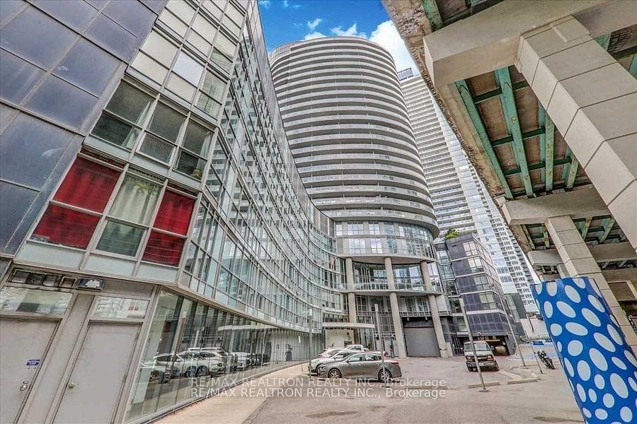 38 Dan Leckie Way Unit 609 photo 3