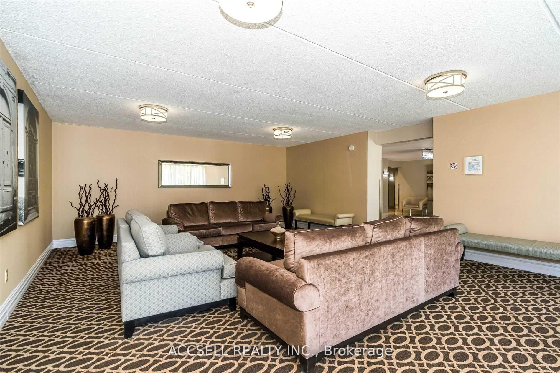2 Glamorgan Avenue Unit 605 photo 2