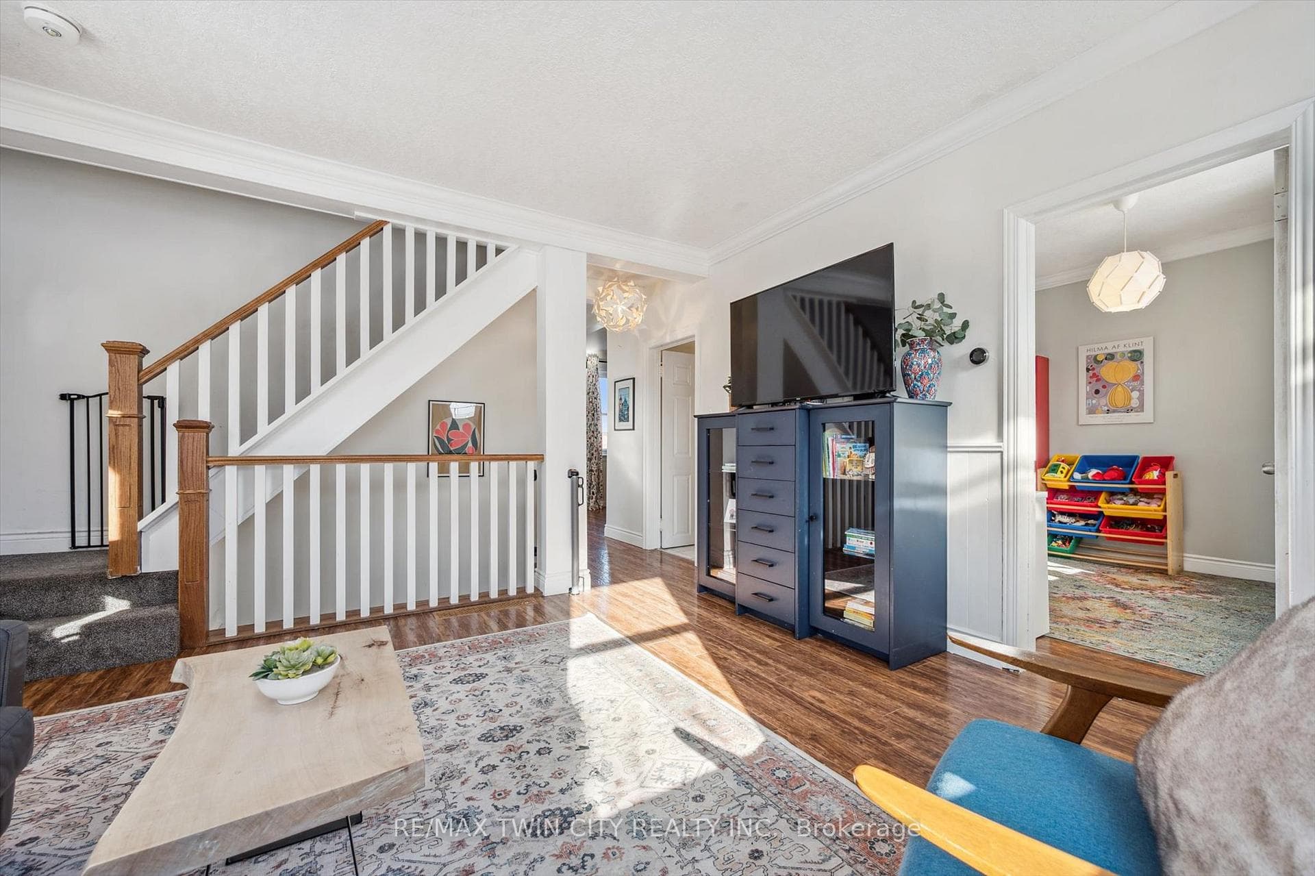 323 Paisley Road photo 7