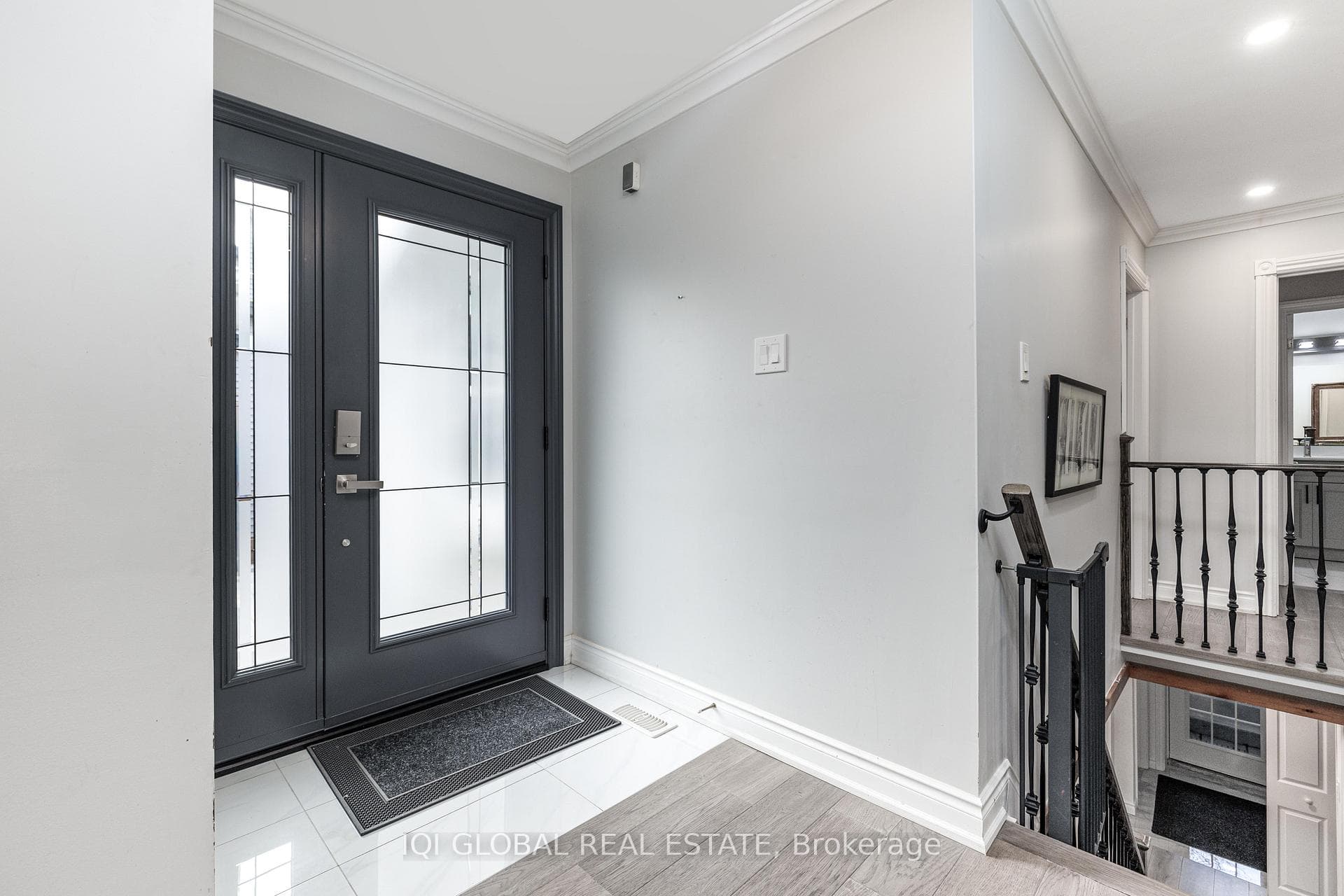 927 Elgin Street photo 3