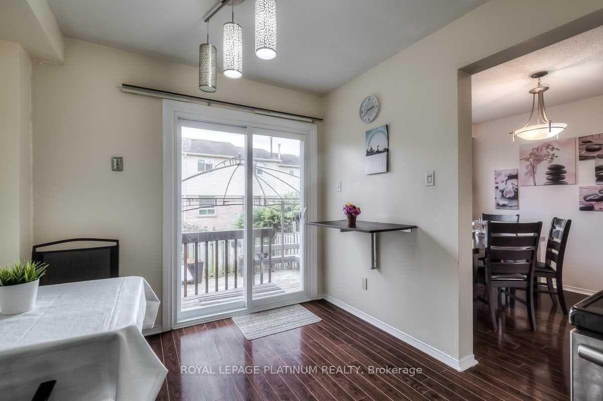 87 Poolton Crescent photo 9