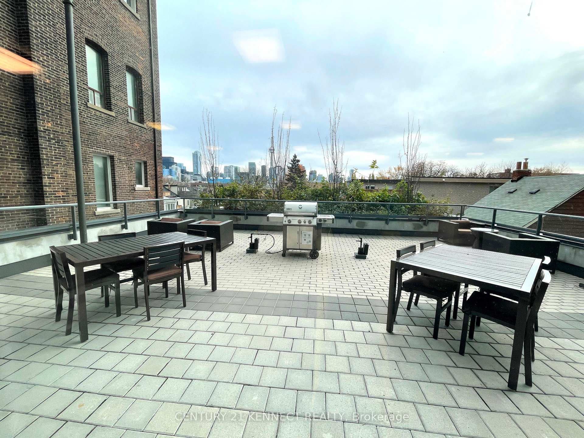 231 College Street Unit 802R photo 8