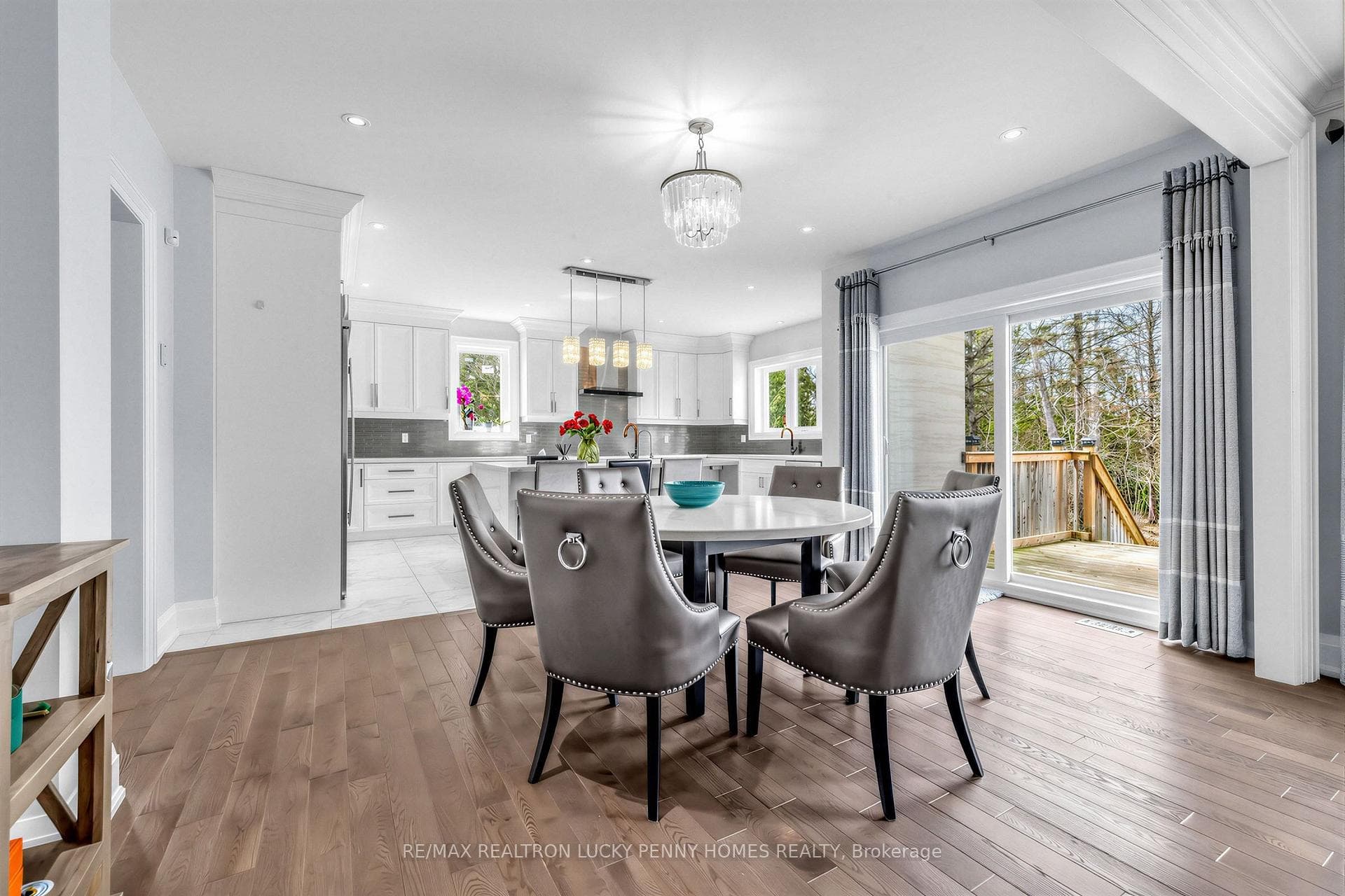 18 Walnut Glen Place photo 13