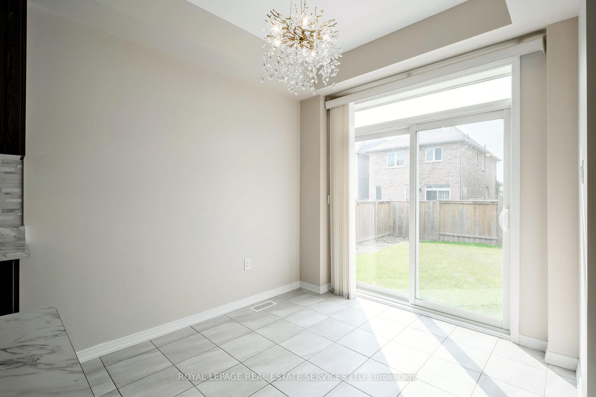 152 Munro Circle photo 24