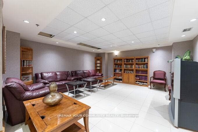 11121 Yonge Street Unit 519 photo 34