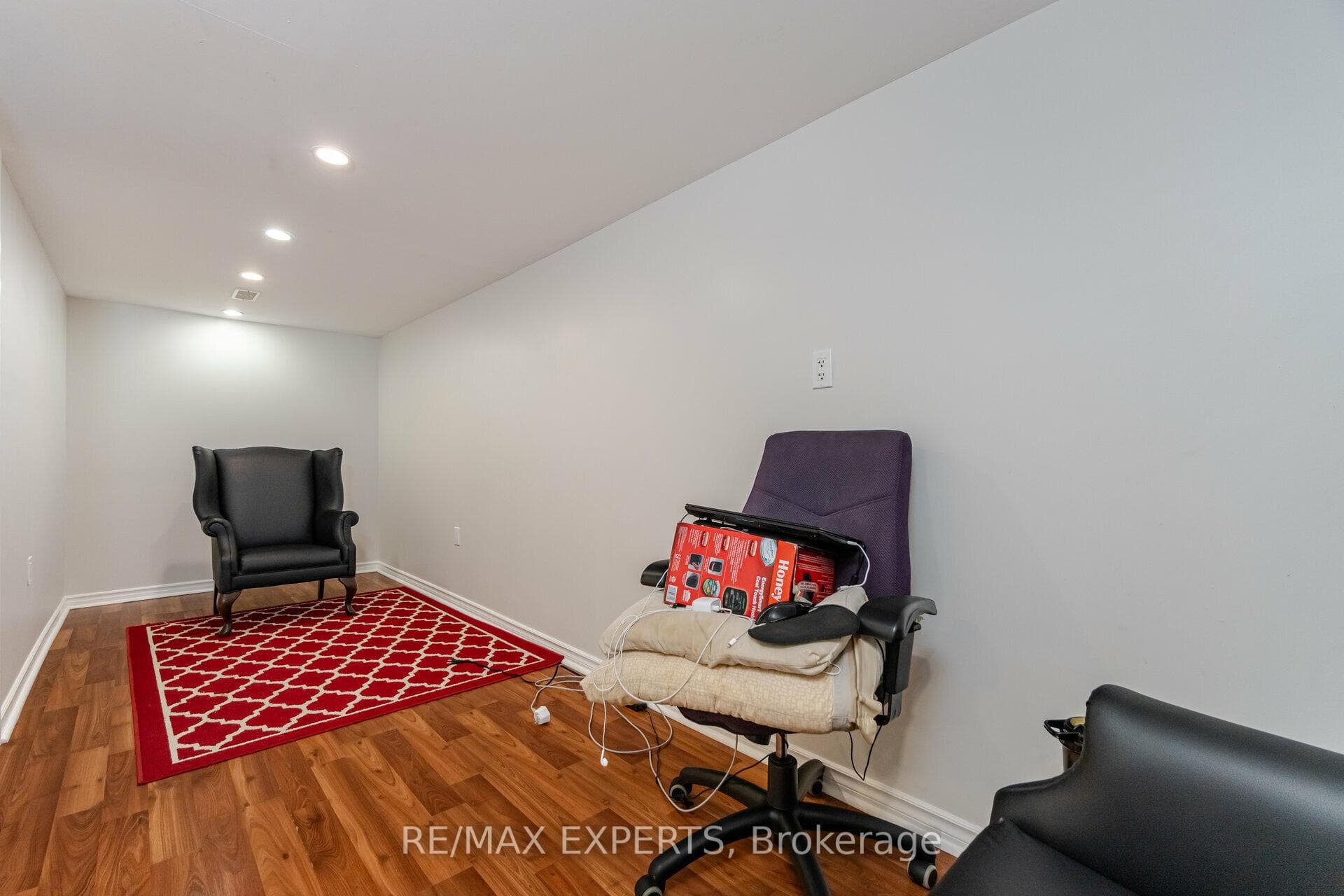 222 Tom Taylor Crescent photo 17