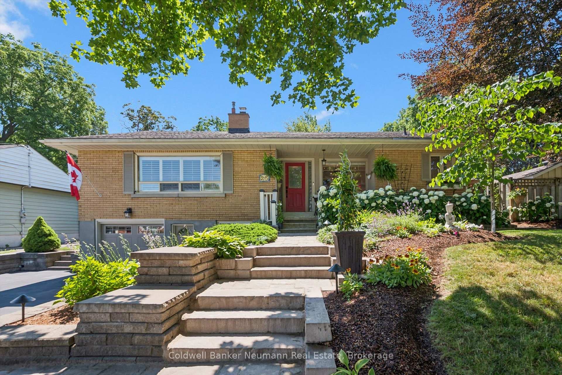 25 Bennett Avenue photo 1