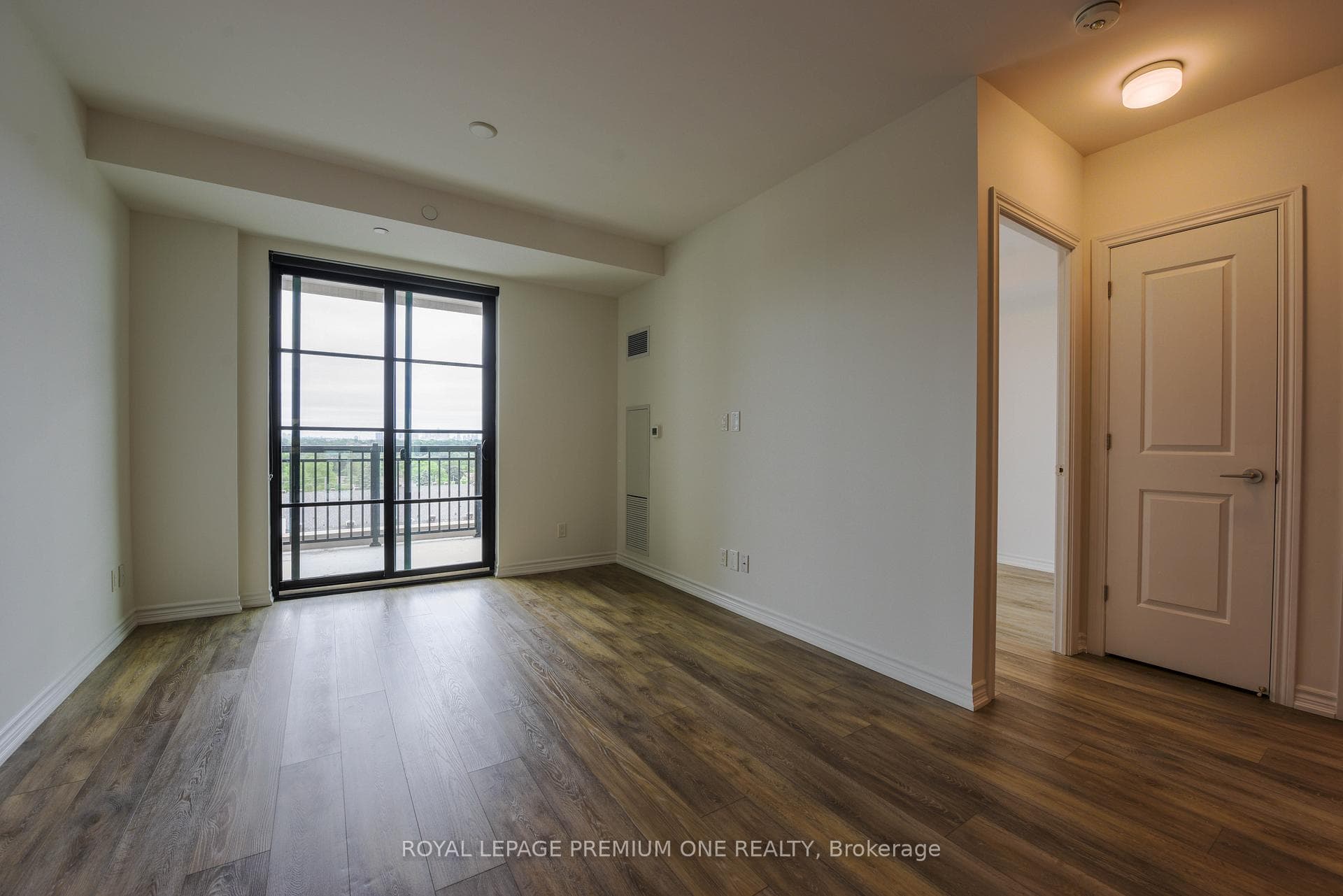 571 Prince Edward Drive Unit 602 photo 9