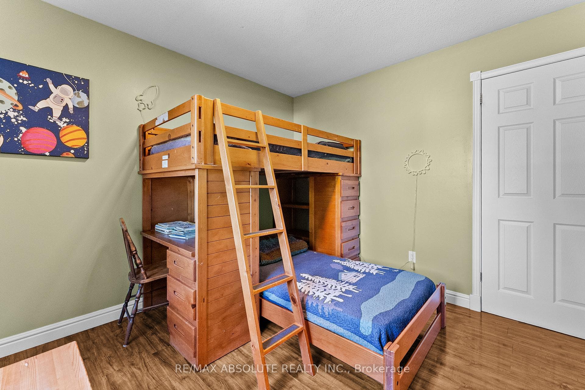 864 Centre Street photo 24