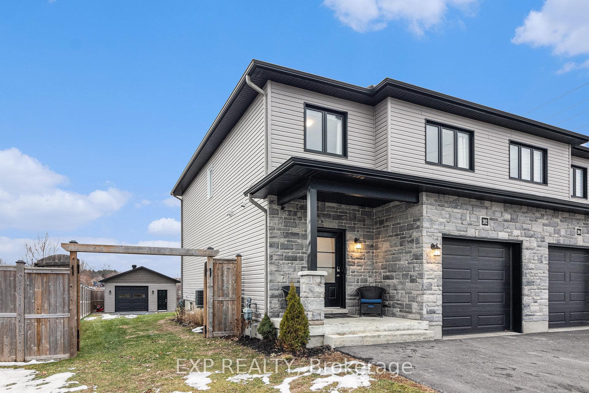 202 Bourdeau Boulevard photo 2