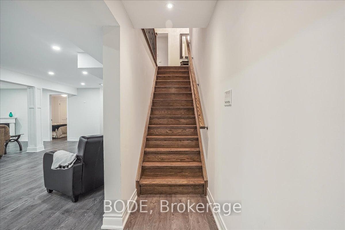 215 Oak Street photo 26