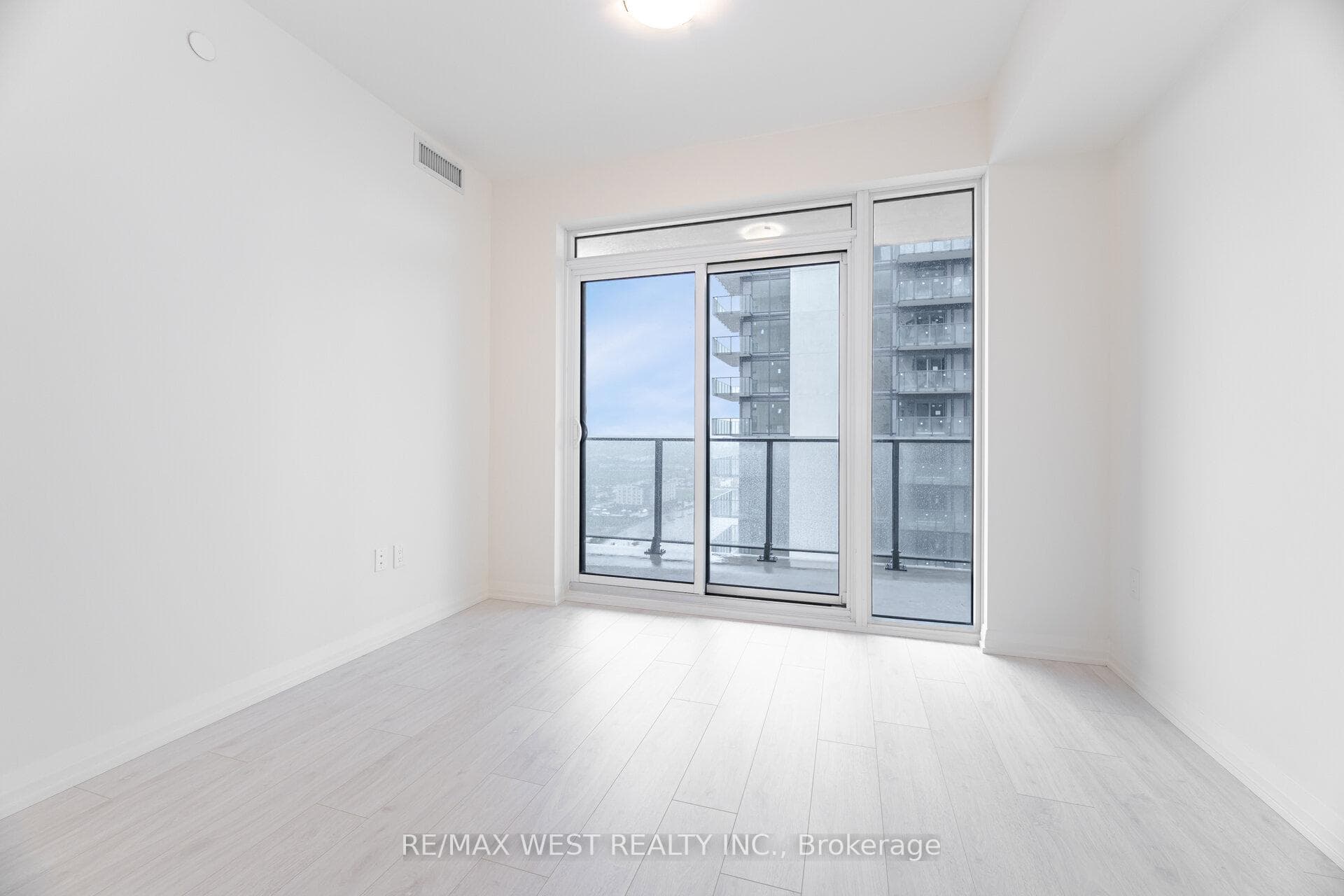 8960 Jane Street Unit 2201 photo 30