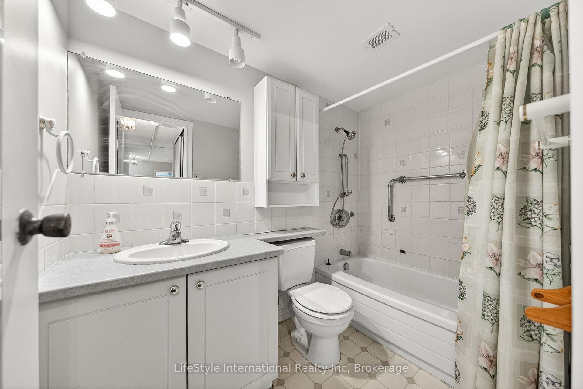 19 Woodlawn Road Unit 512 photo 26