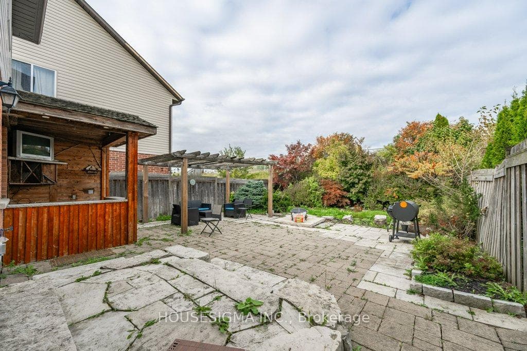 254 Springvalley Crescent photo 30