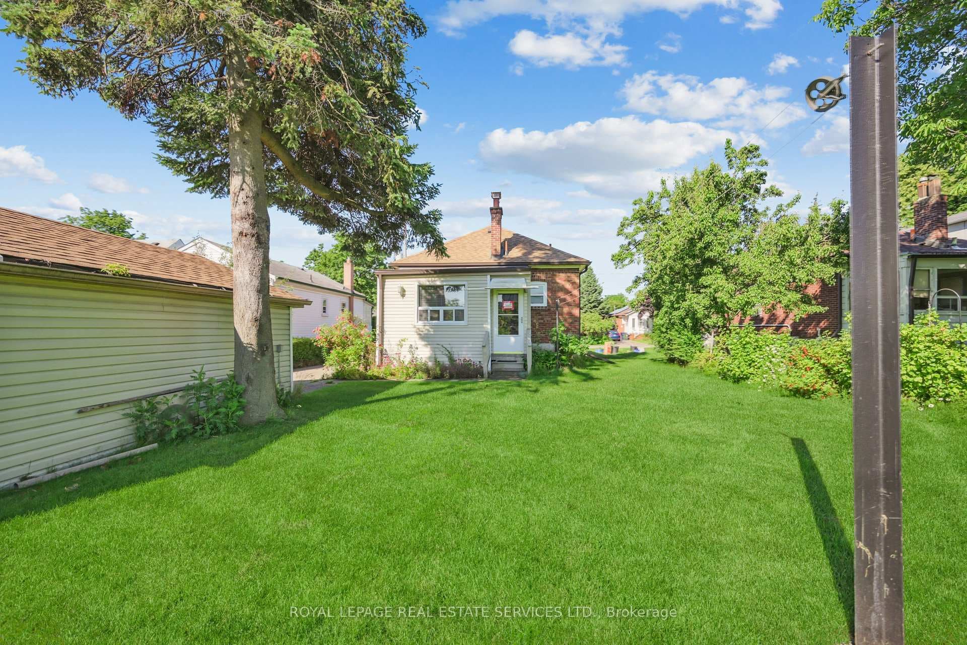 15 Acorn Avenue photo 10