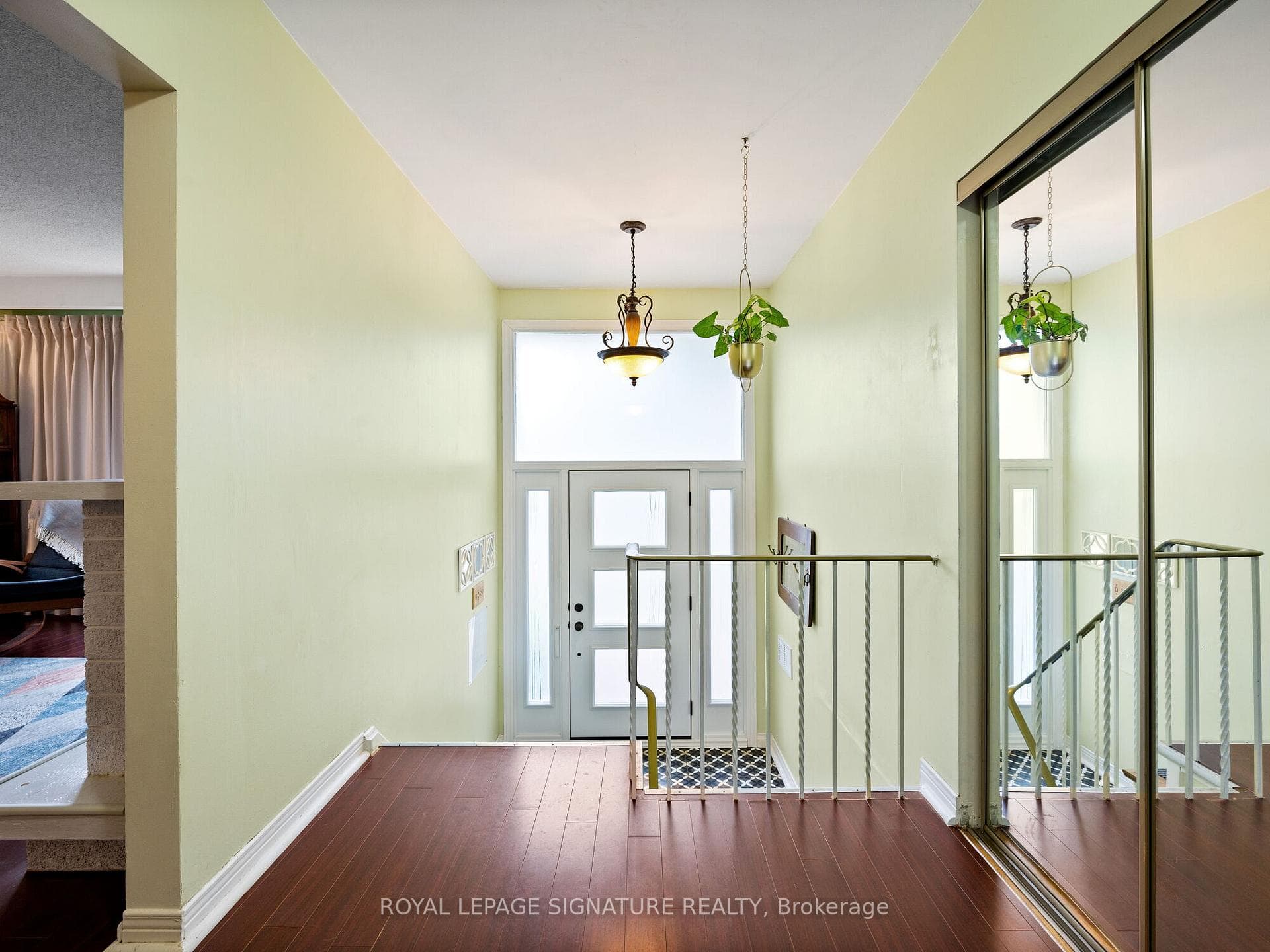 48 Oakmeadow Boulevard photo 2