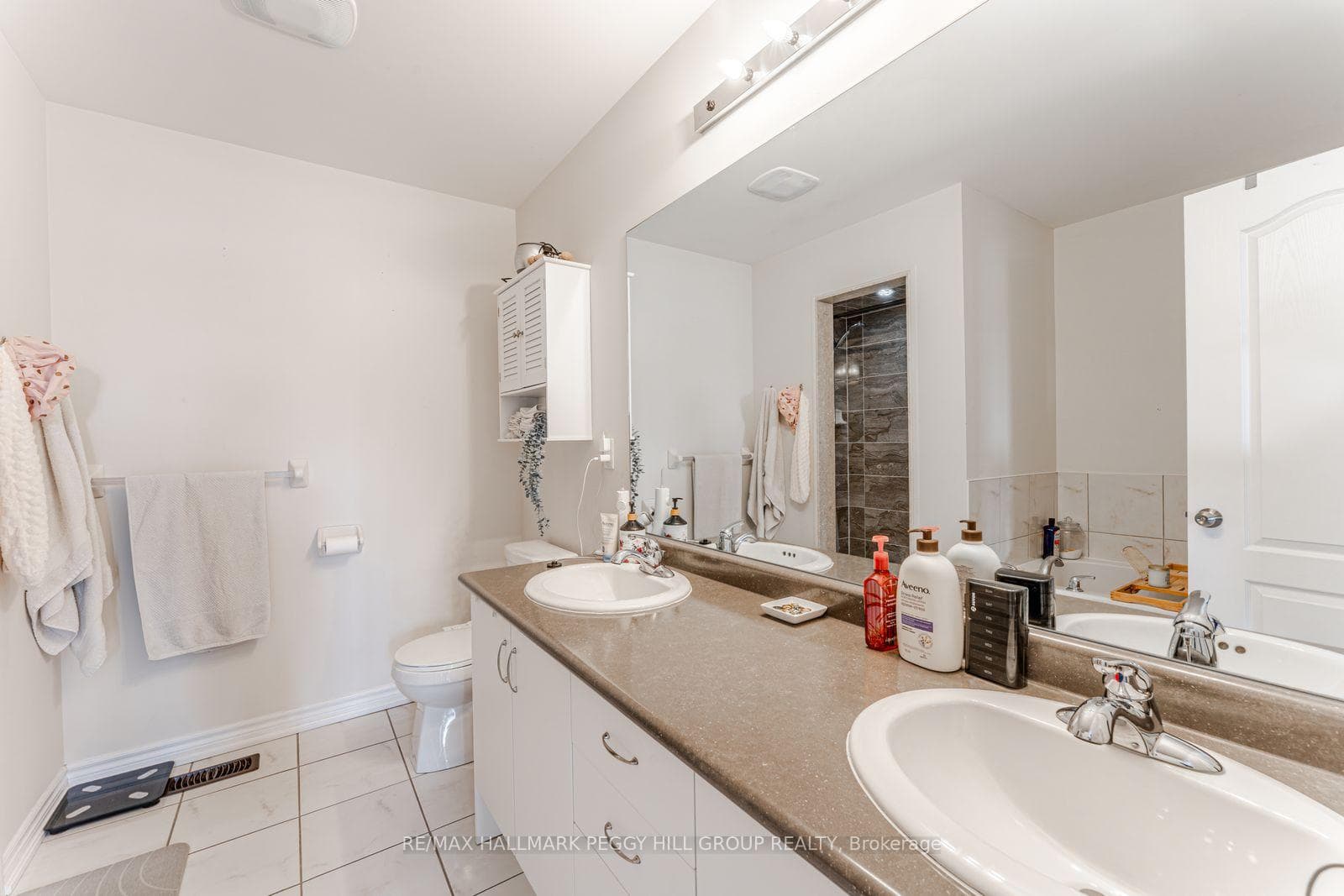 1226 Peelar Crescent photo 8