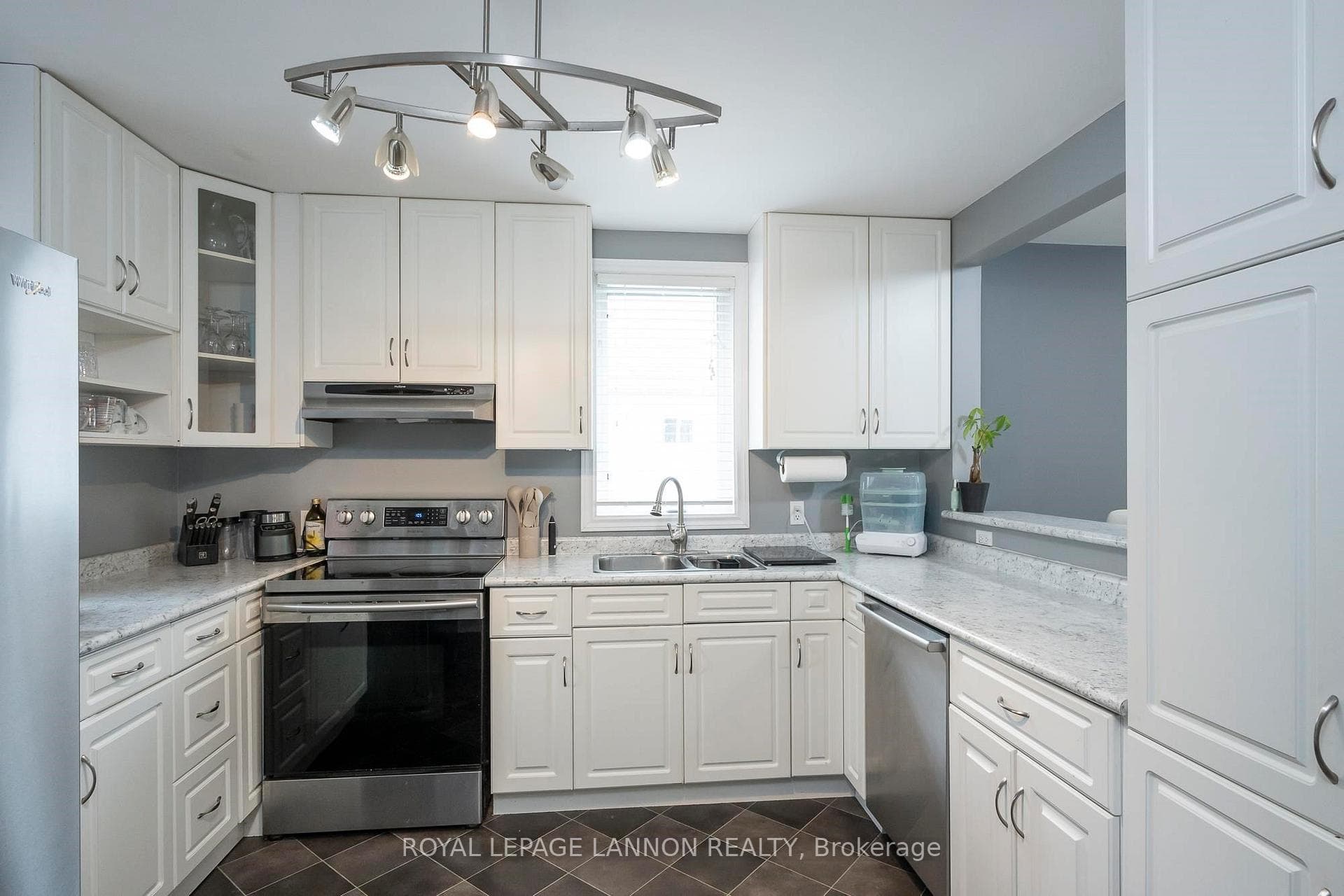 96 Albany Street photo 5