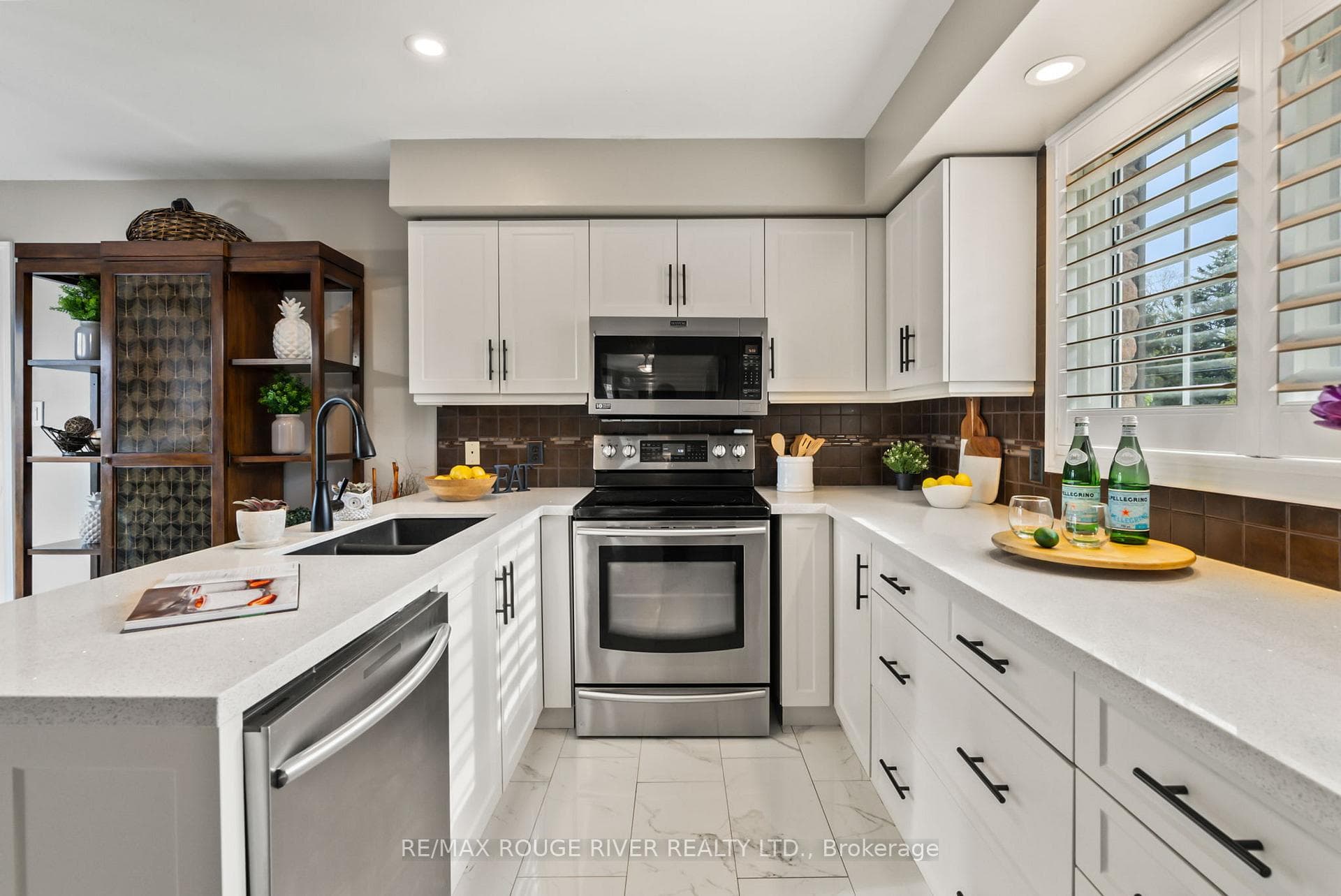 54 Martin Road photo 9
