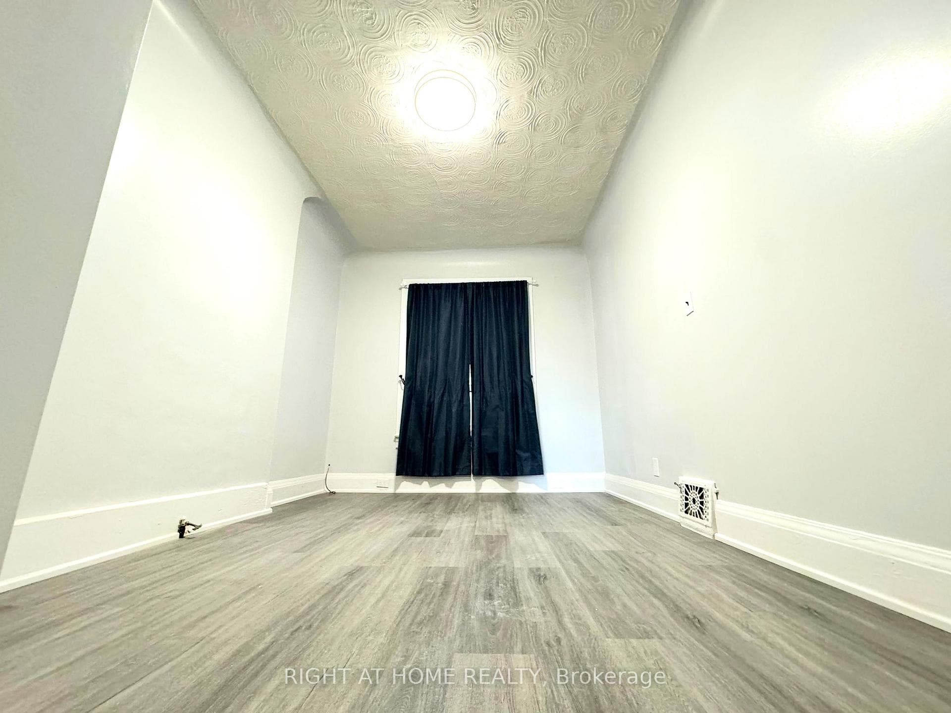 1025 Dufferin Street Unit Lower photo 9