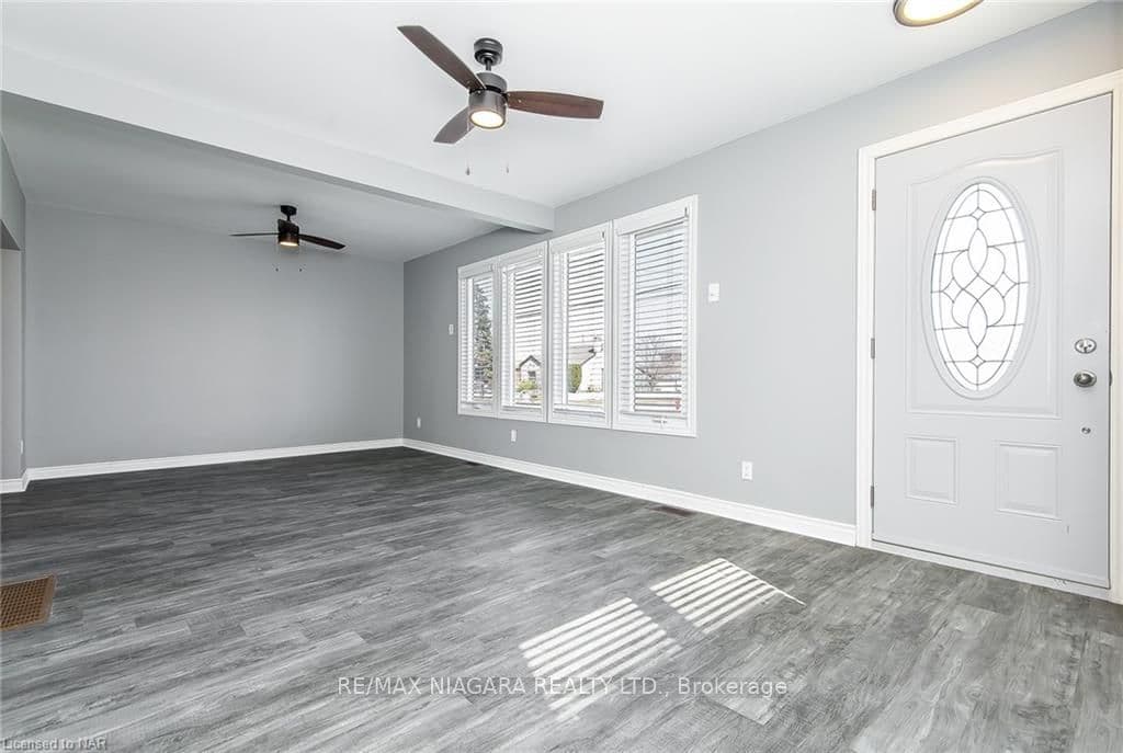 ENTRY TO LIVINGROOM