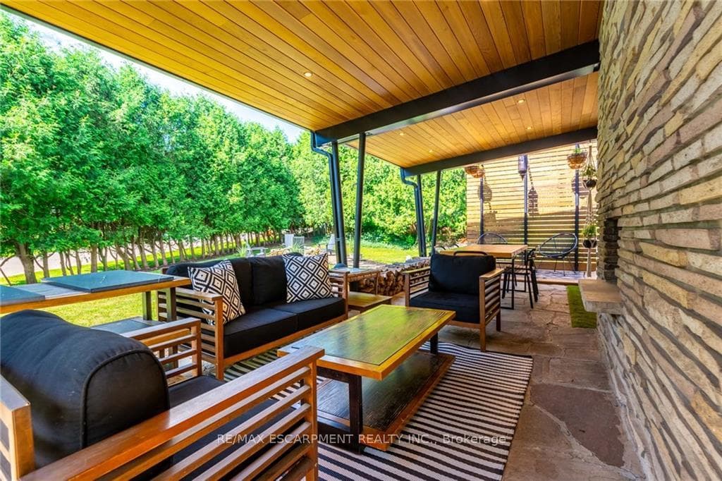 98 Mansfield Drive photo 35