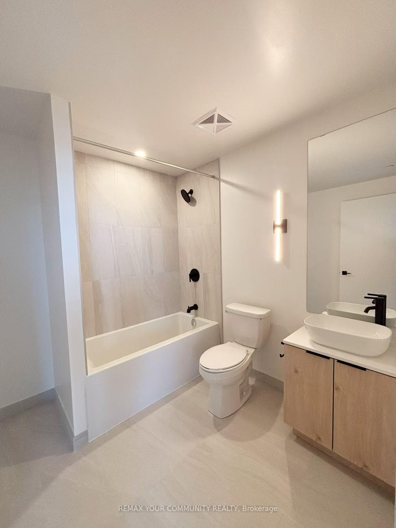 1185 Dupont Street Unit 807 photo 7