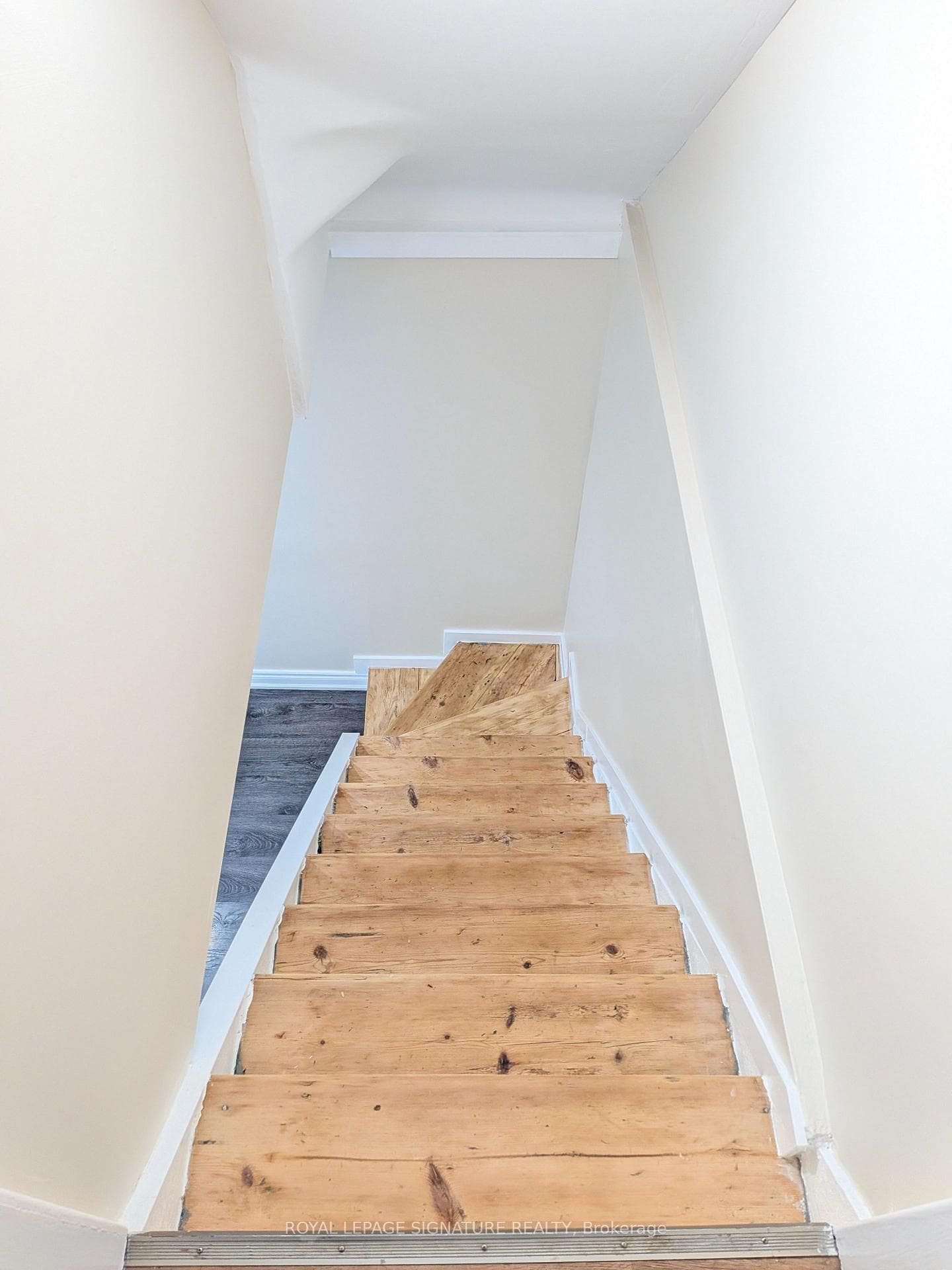 524 Burnham Street photo 17